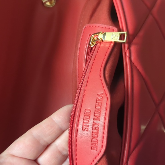 Badgley Mischka - Red Small Quilted Turnlock Crossbody Convertible Hand NWT - Picture 6 of 9